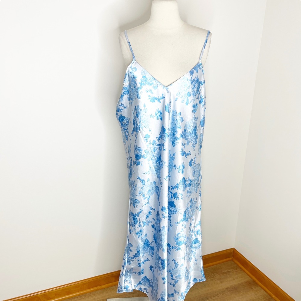 Chandio New York Womens 3X Blue Floral Satin Robe and Nightgown 2 Piece Set - Picture 2 of 5